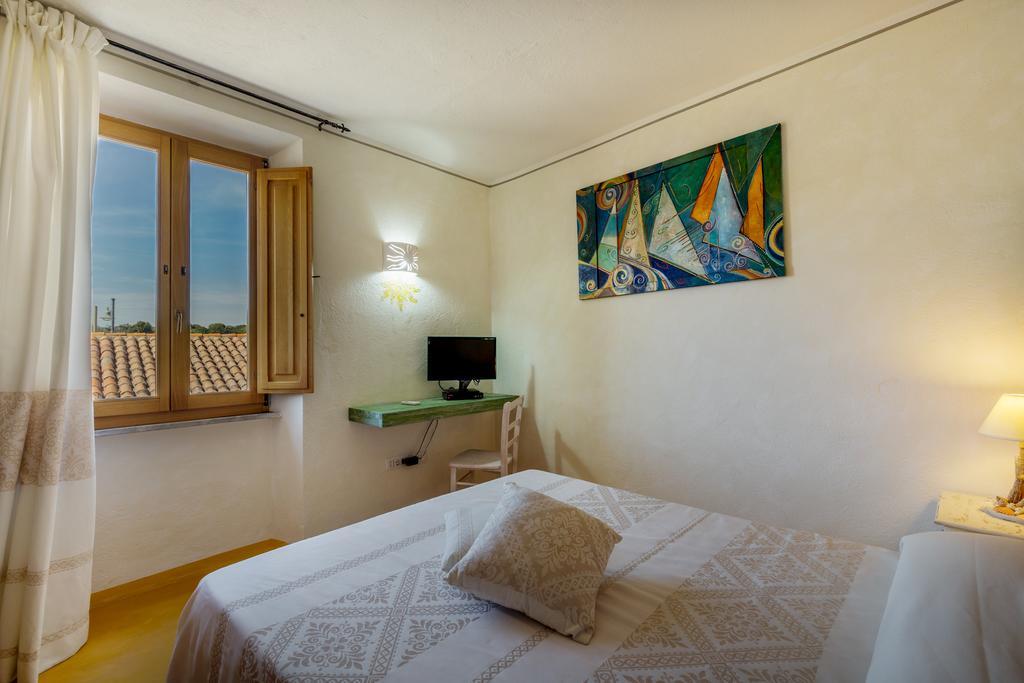 Palazzo Beddoro Apartment San Pantaleo Exterior photo