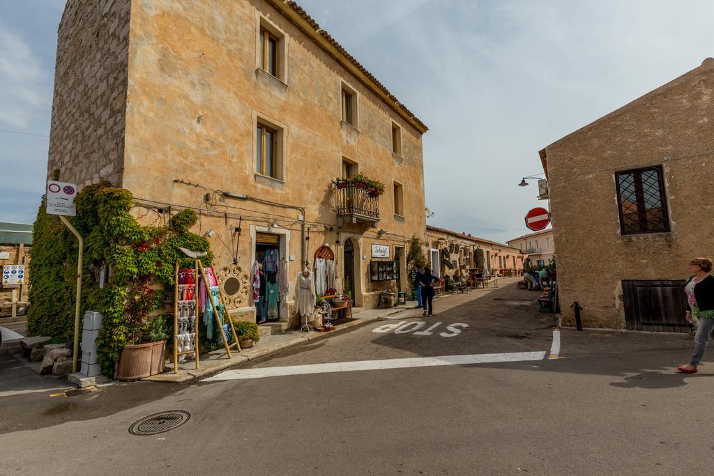 Palazzo Beddoro Apartment San Pantaleo Exterior photo