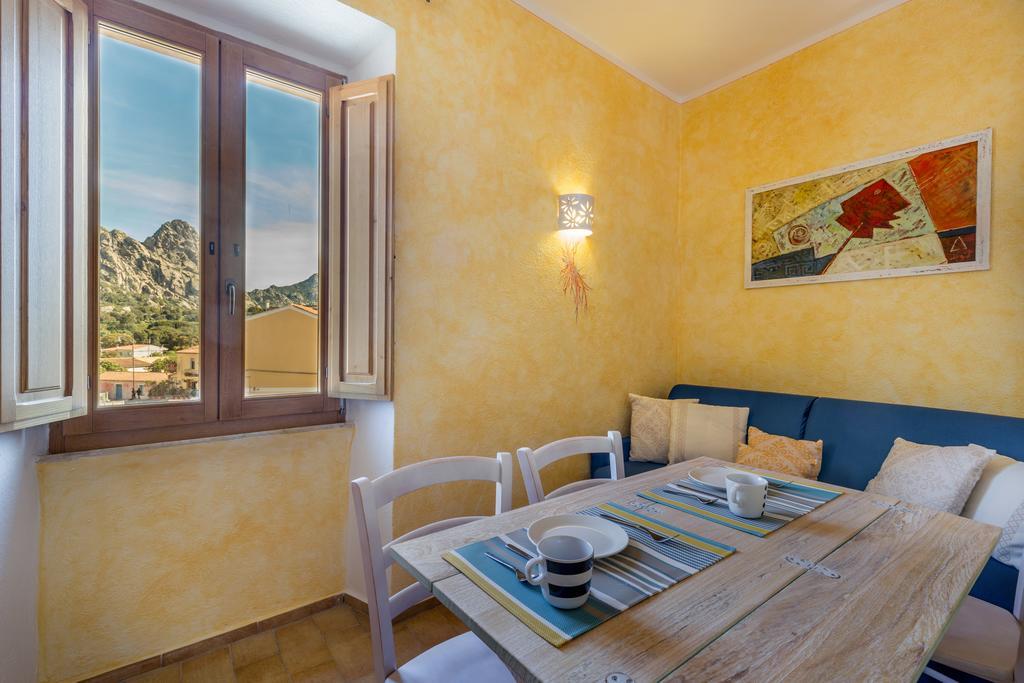 Palazzo Beddoro Apartment San Pantaleo Exterior photo
