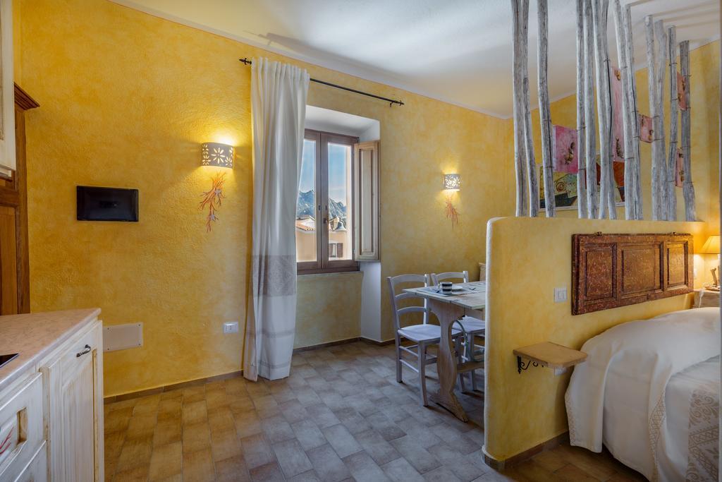 Palazzo Beddoro Apartment San Pantaleo Exterior photo