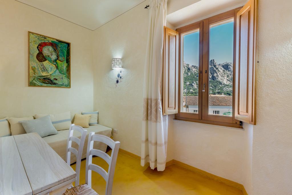 Palazzo Beddoro Apartment San Pantaleo Exterior photo