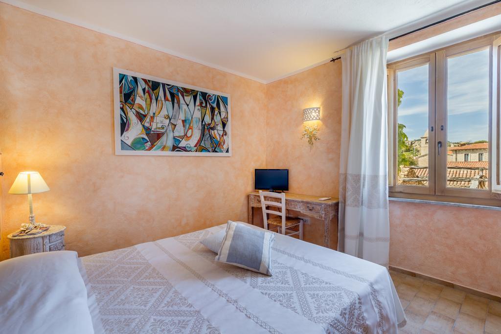 Palazzo Beddoro Apartment San Pantaleo Exterior photo