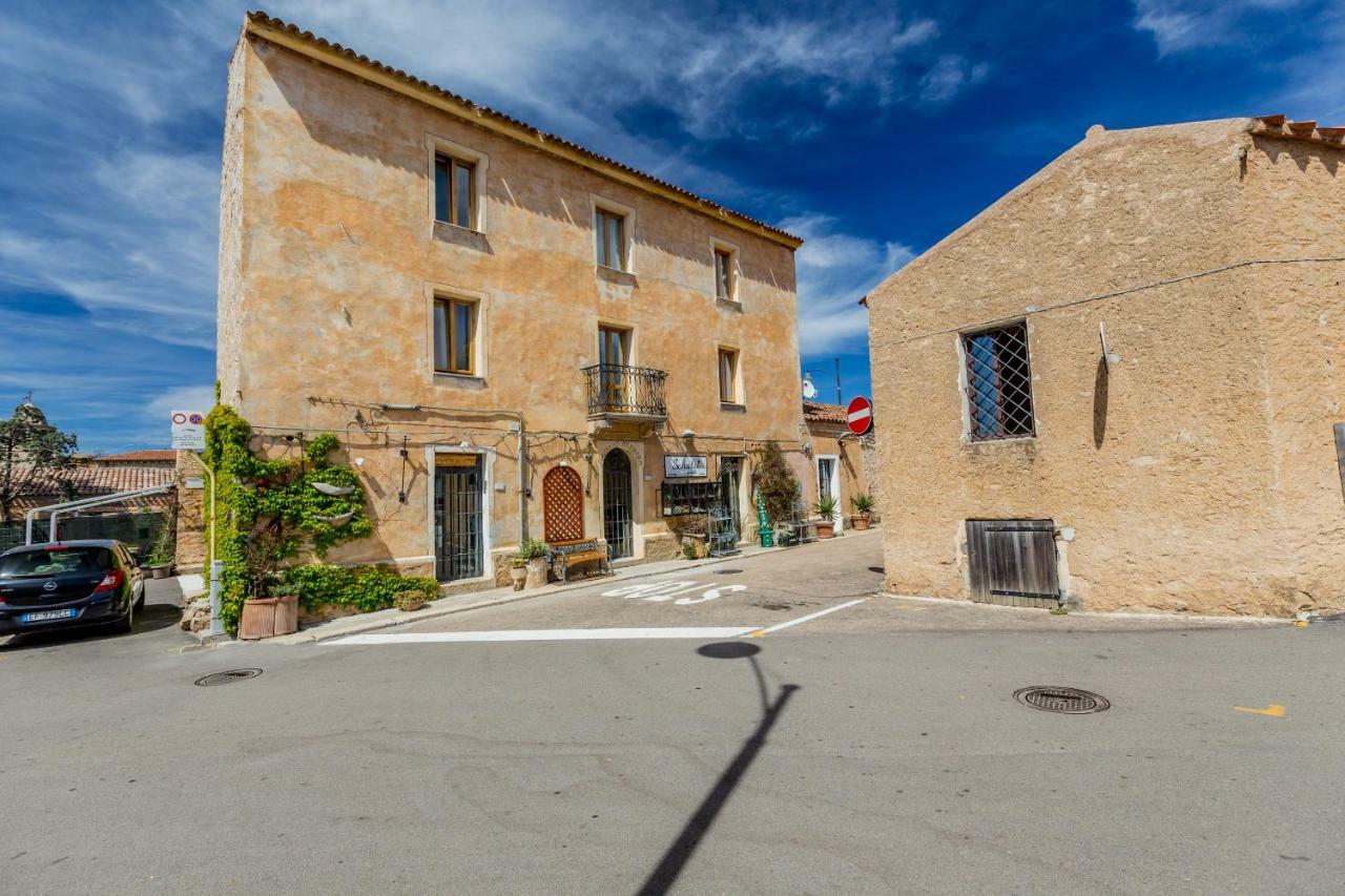 Palazzo Beddoro Apartment San Pantaleo Exterior photo