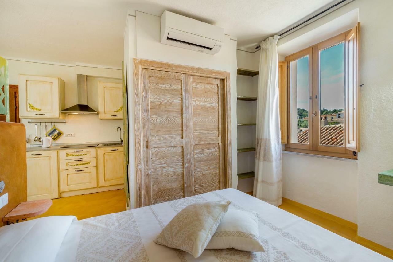 Palazzo Beddoro Apartment San Pantaleo Exterior photo